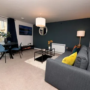 Self Catering - Regent's Court Indigo Apartment