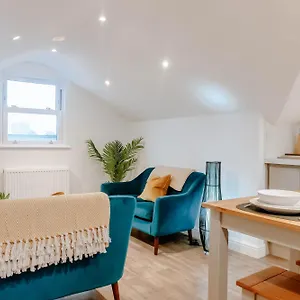 Mayfield Three - Apartment