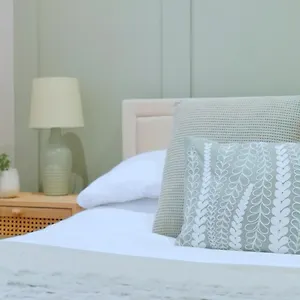 https://daisys-bauhaus-6-min-walk-from-beach-free-parking.bournemouth-hotels.org